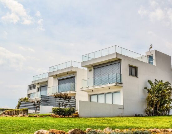 The Ultimate Guide to Selling Your Home: Tips for Effective Property Listings